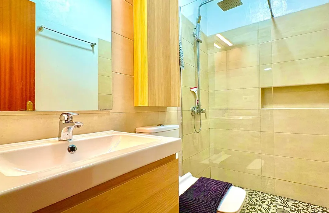 Quiet 3-Bedroom House Near Town Hall & Centre-1